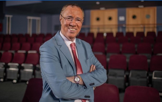 بدر الدين الإدريسي يكتب .. ودية العقد الفريد